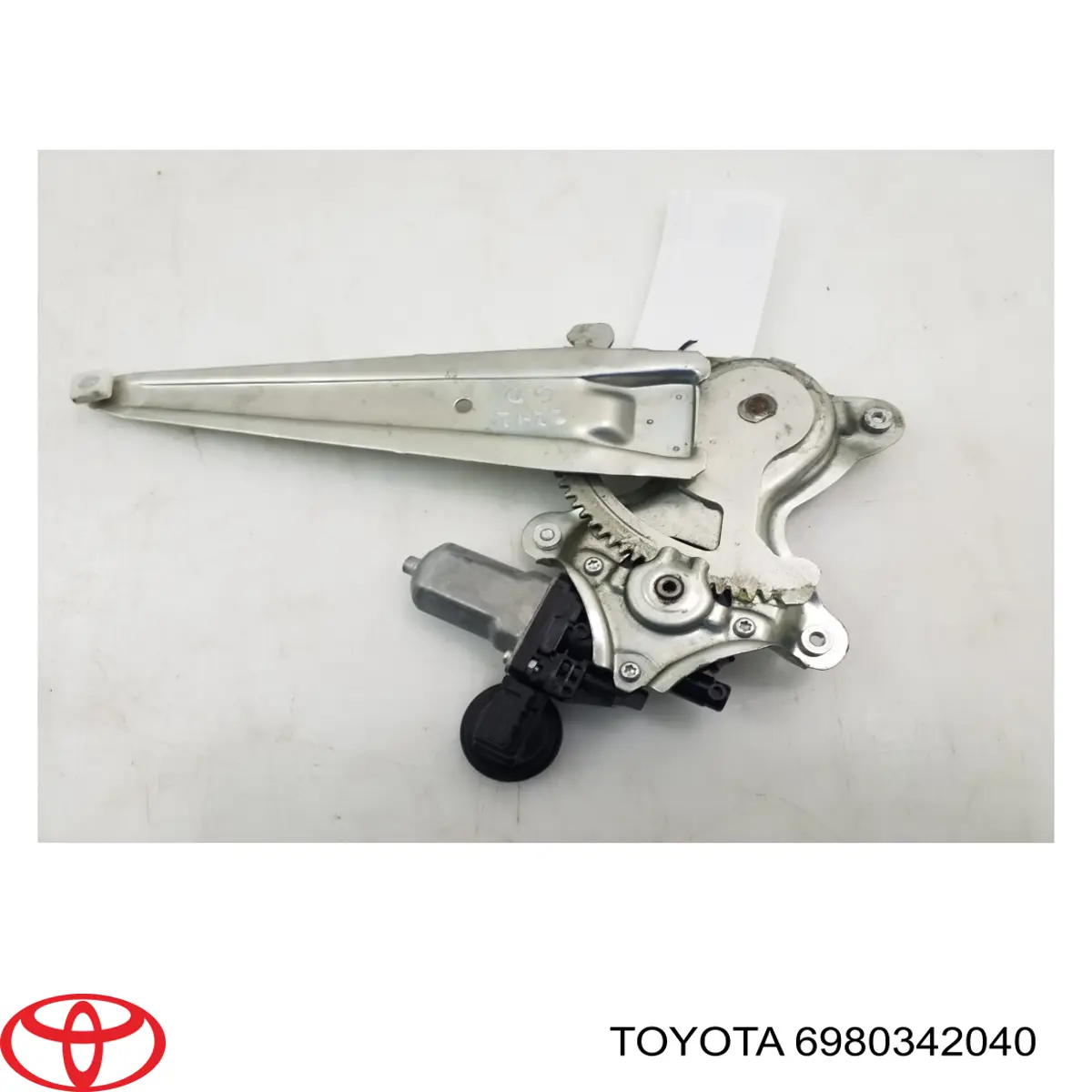 Стеклоподъемник задней правой двери Toyota 6980342040