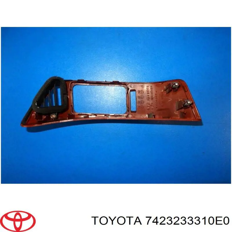 Купить 7423233310E0 Toyota Накладка кнопки стеклоподъемника переднего левого