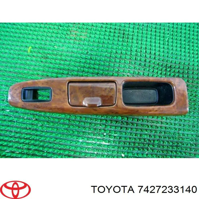 7427233140 Toyota Накладка кнопки стеклоподъемника заднего левого