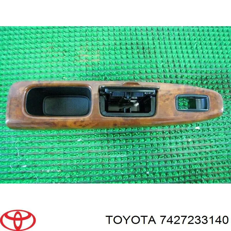 Купить 7427233140 Toyota Накладка кнопки стекло подъемника заднего левого