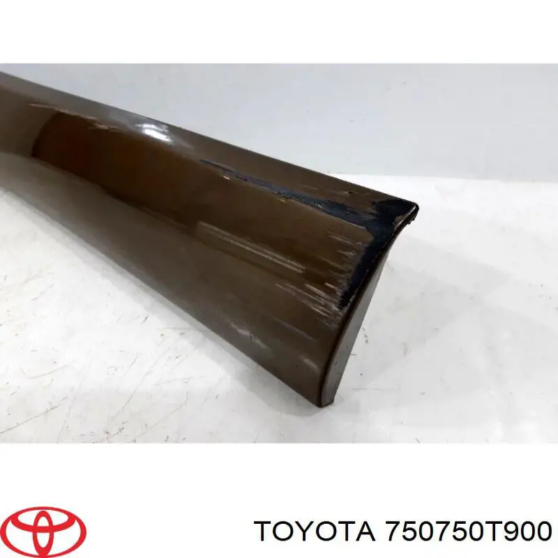 750750T900 Toyota Накладка задней правой двери