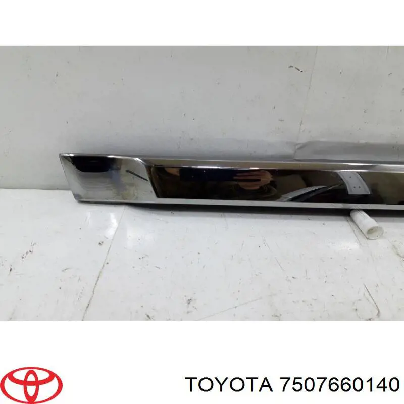 Moldura da porta traseira esquerda para Toyota Land Cruiser (J200)