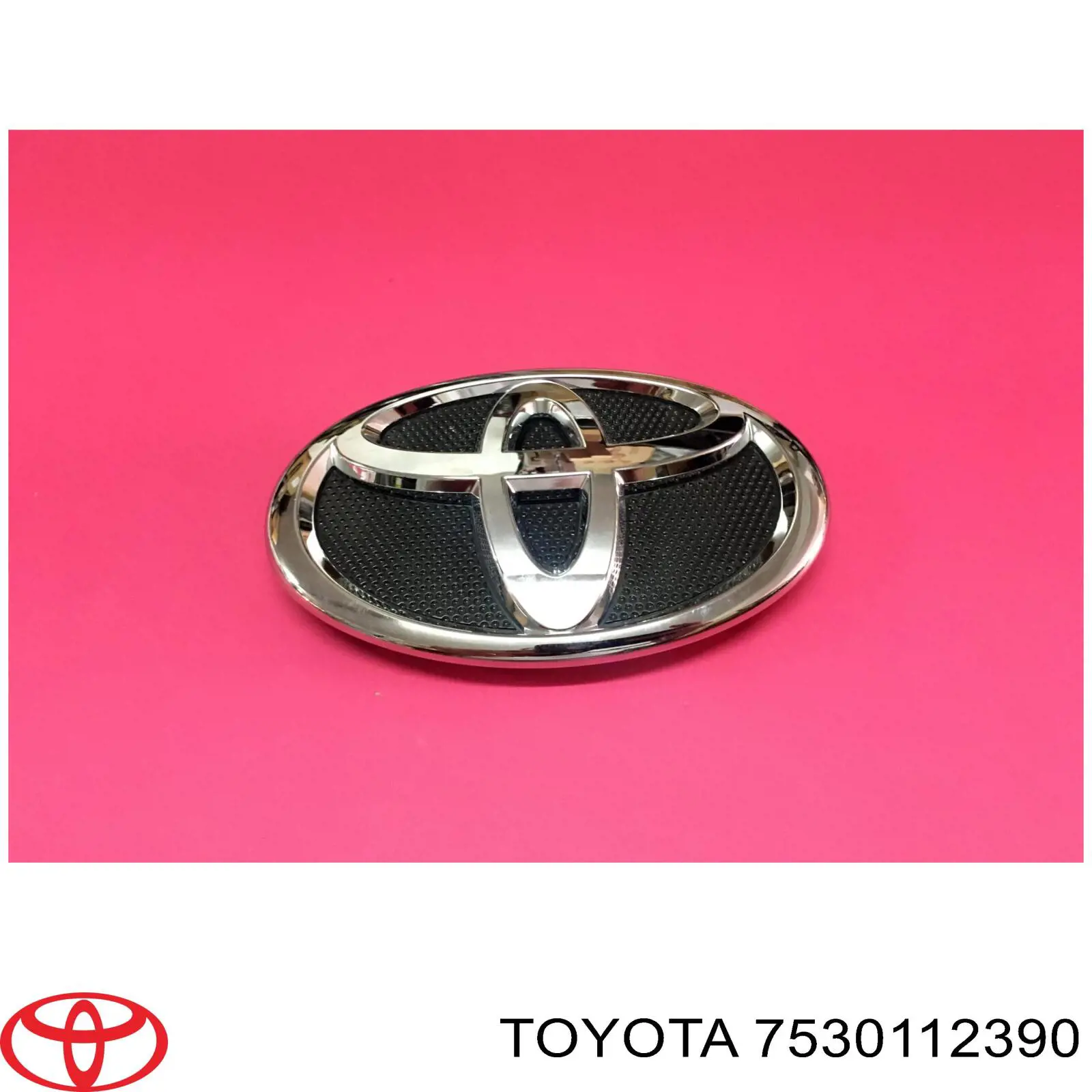 Эмблема капота на Toyota Corolla E15