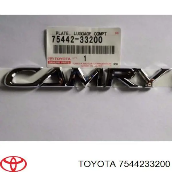 7544233200 Toyota Фирменный значек на багажник