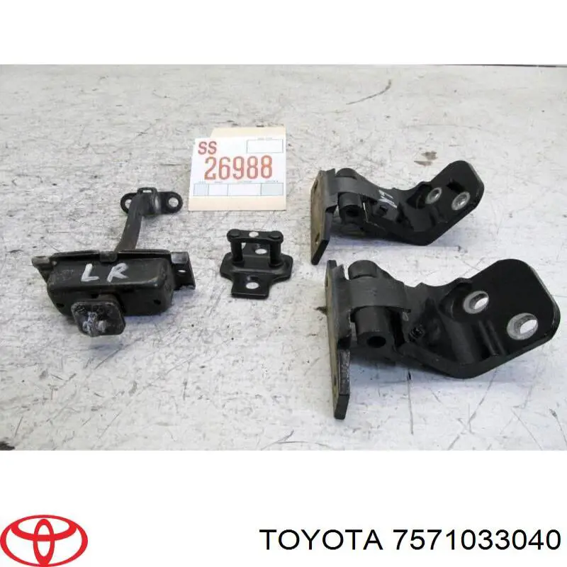 7571033040 Toyota Молдинг опускного стекла нижний, двери передней, правой