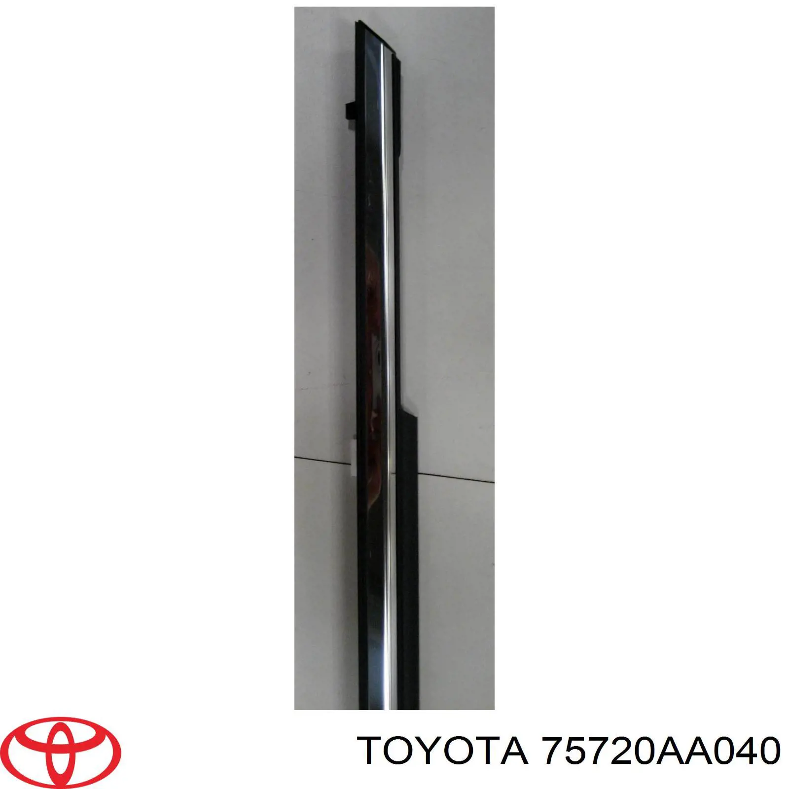 Накладка двери передней левой Toyota 75720AA040 цена, от 25.34 USD