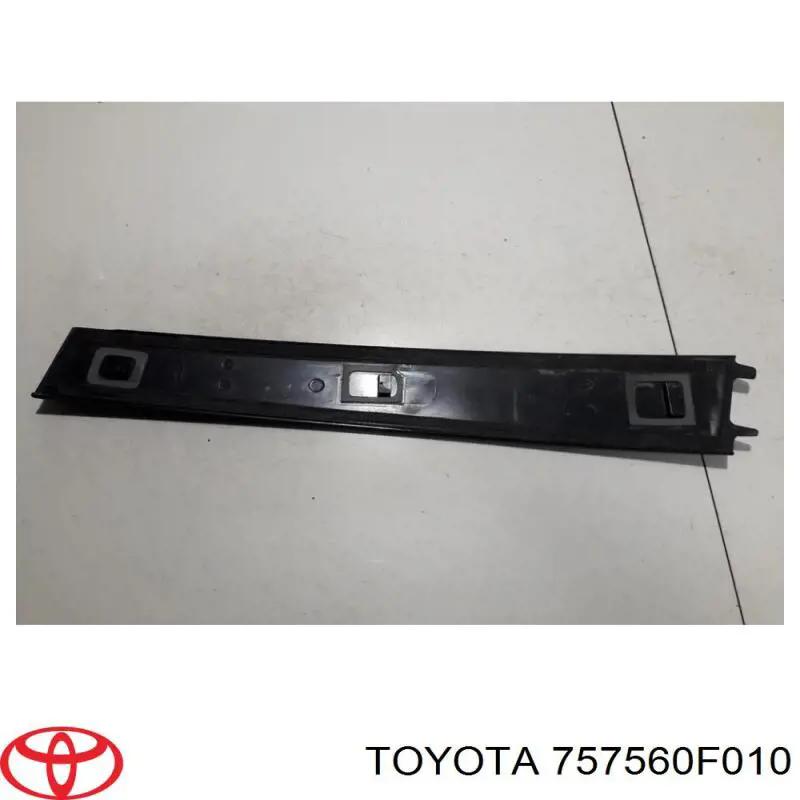 757560F010 Toyota Накладка передней двери, левой, вертикальная