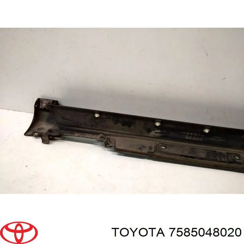 Накладка (молдинг) порога наружная правая Toyota 7585048020 цена, от 76.19 USD