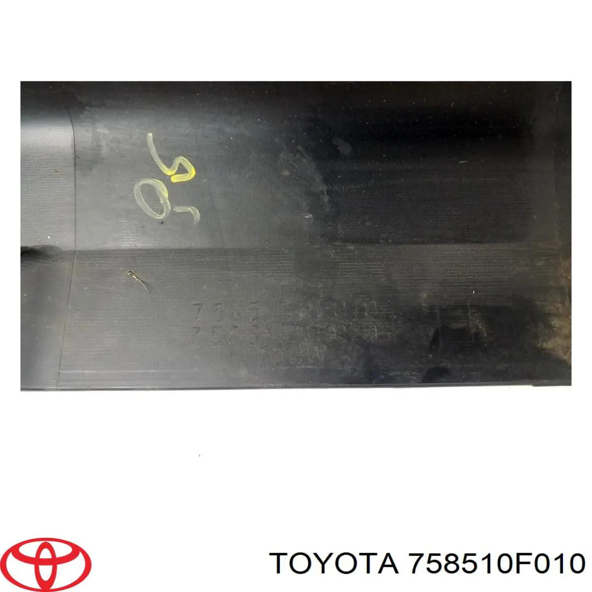 Накладка (молдинг) порога наружная правая 758510F010 Toyota