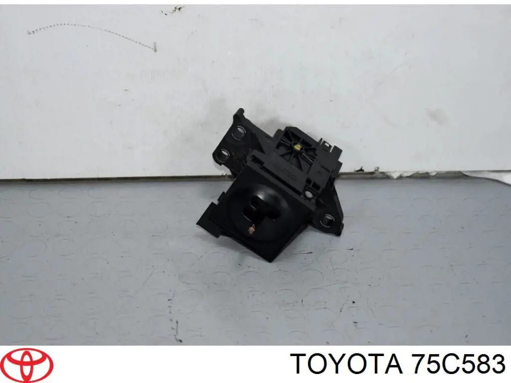  Toyota 75C583 цена, от 12.67 USD