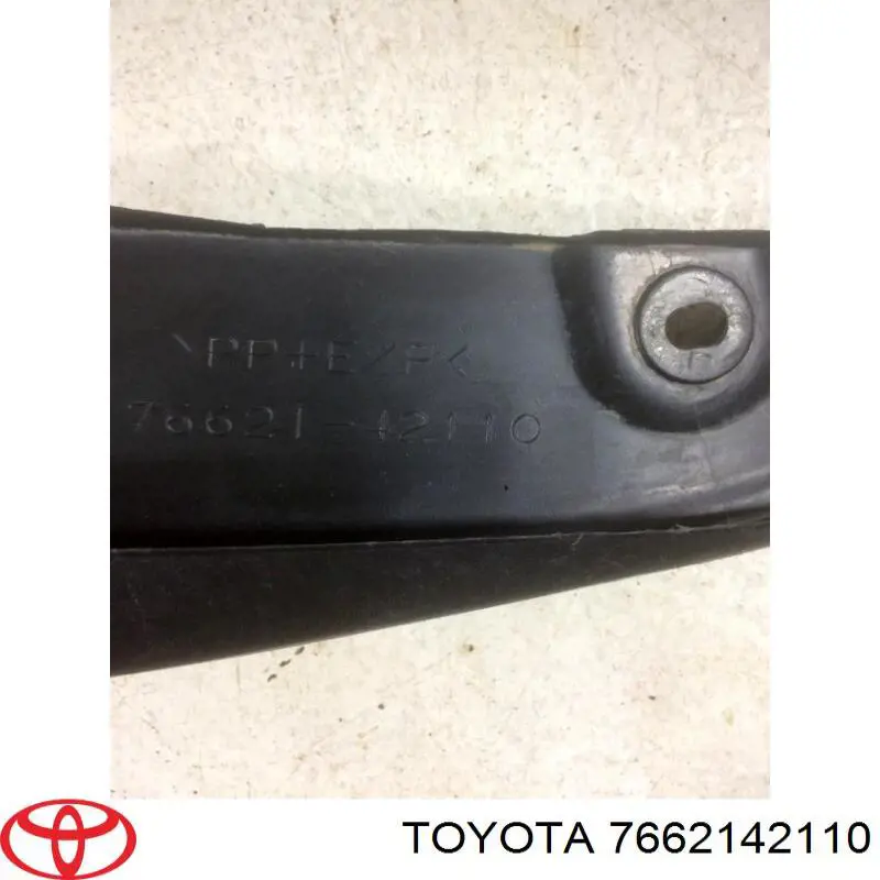 7662142110 Toyota protetor de lama dianteiro direito