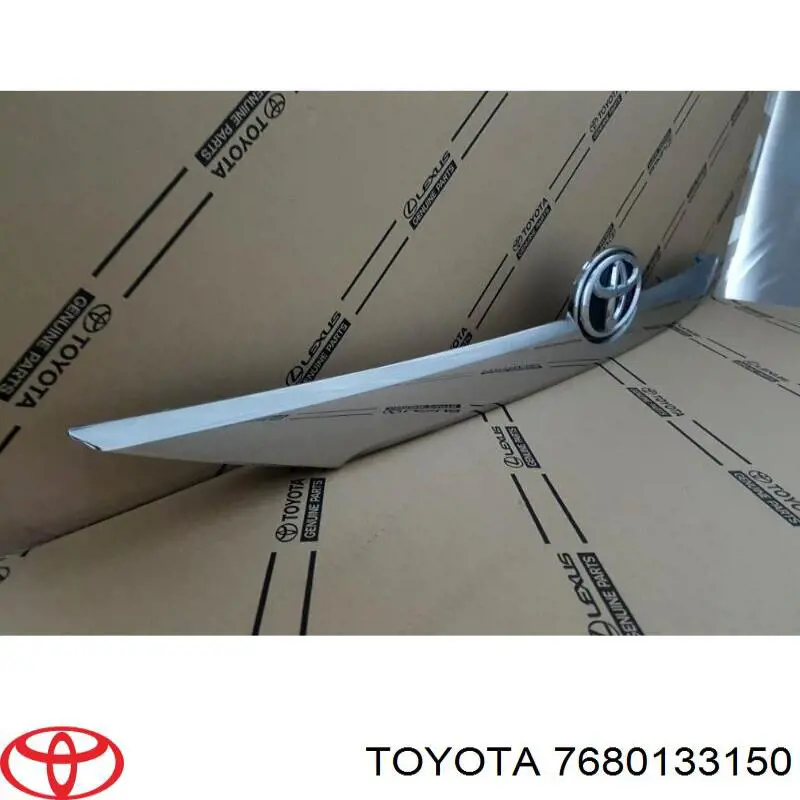 Накладка на багажник Toyota 7680133150