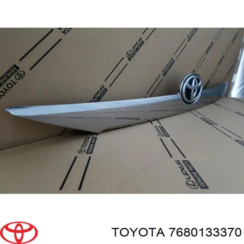 7680133370 Toyota Накладка крышки багажника
