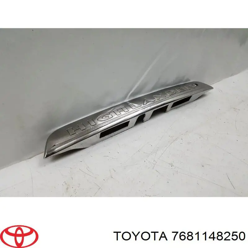 7681148250 Toyota Накладка багажника (двери 3/5-й задней)
