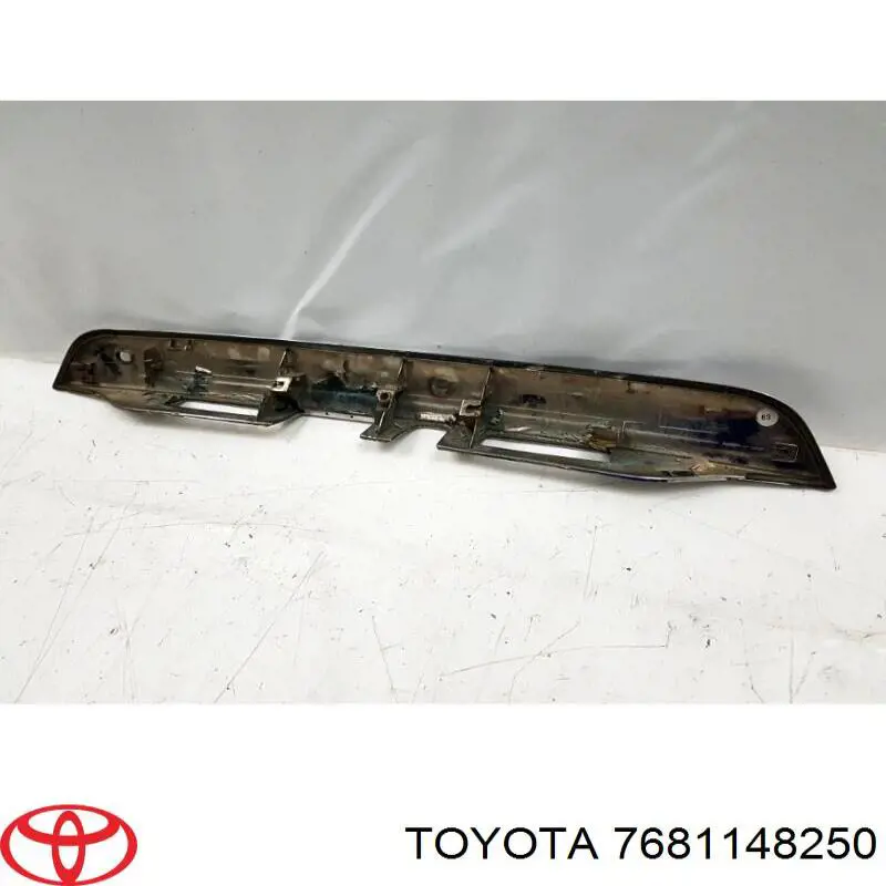 Накладка багажника 7681148250 Toyota