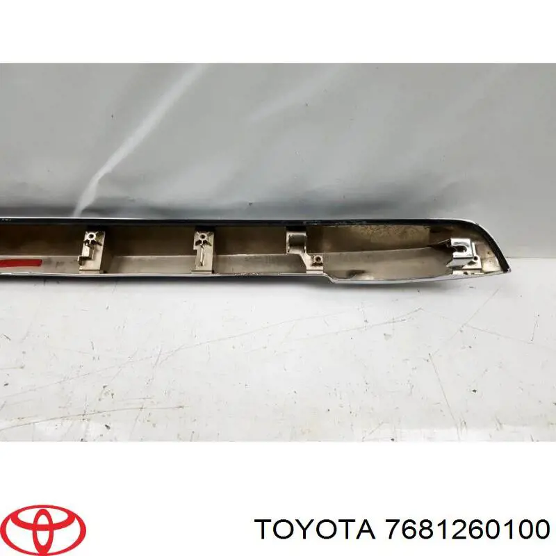 Накладка багажника 7681260100 Toyota