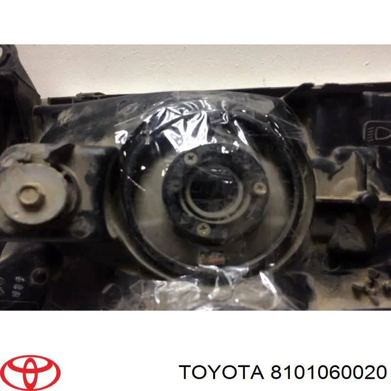 Правая блок фара Toyota 8101060021 цена, от 126.69 USD