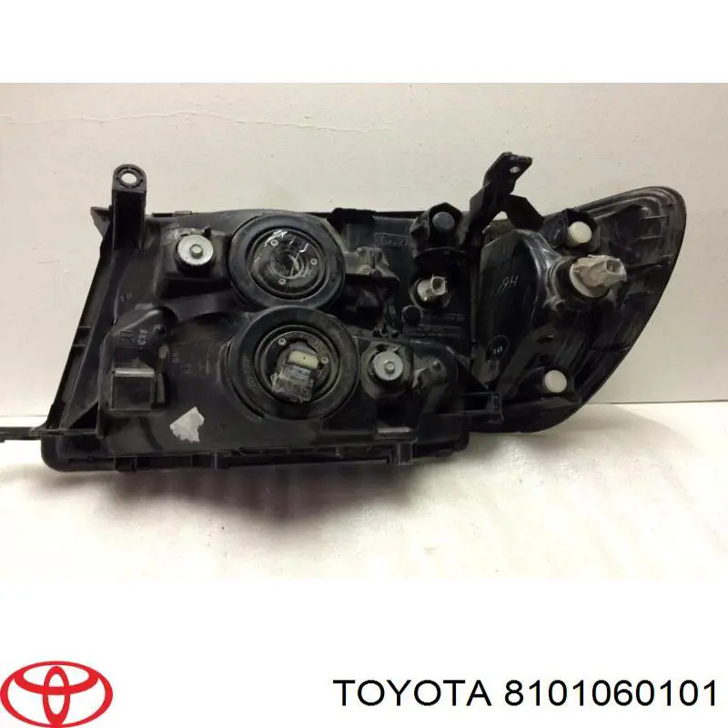 Правая блок фара Toyota 8101060100 цена, от 451.39 USD