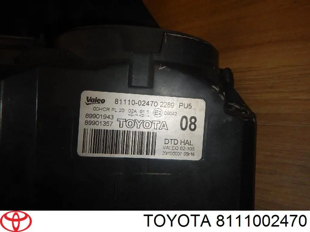 Правая фара 8111002470 Toyota