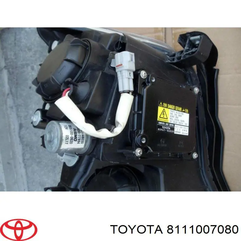8111007080 Toyota Фара передняя правая