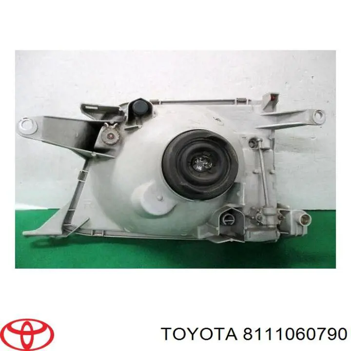 Купить 8111060790 Toyota Фара основная правая