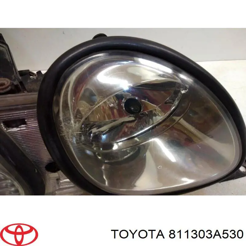 811303A530 Toyota Фара передняя правая