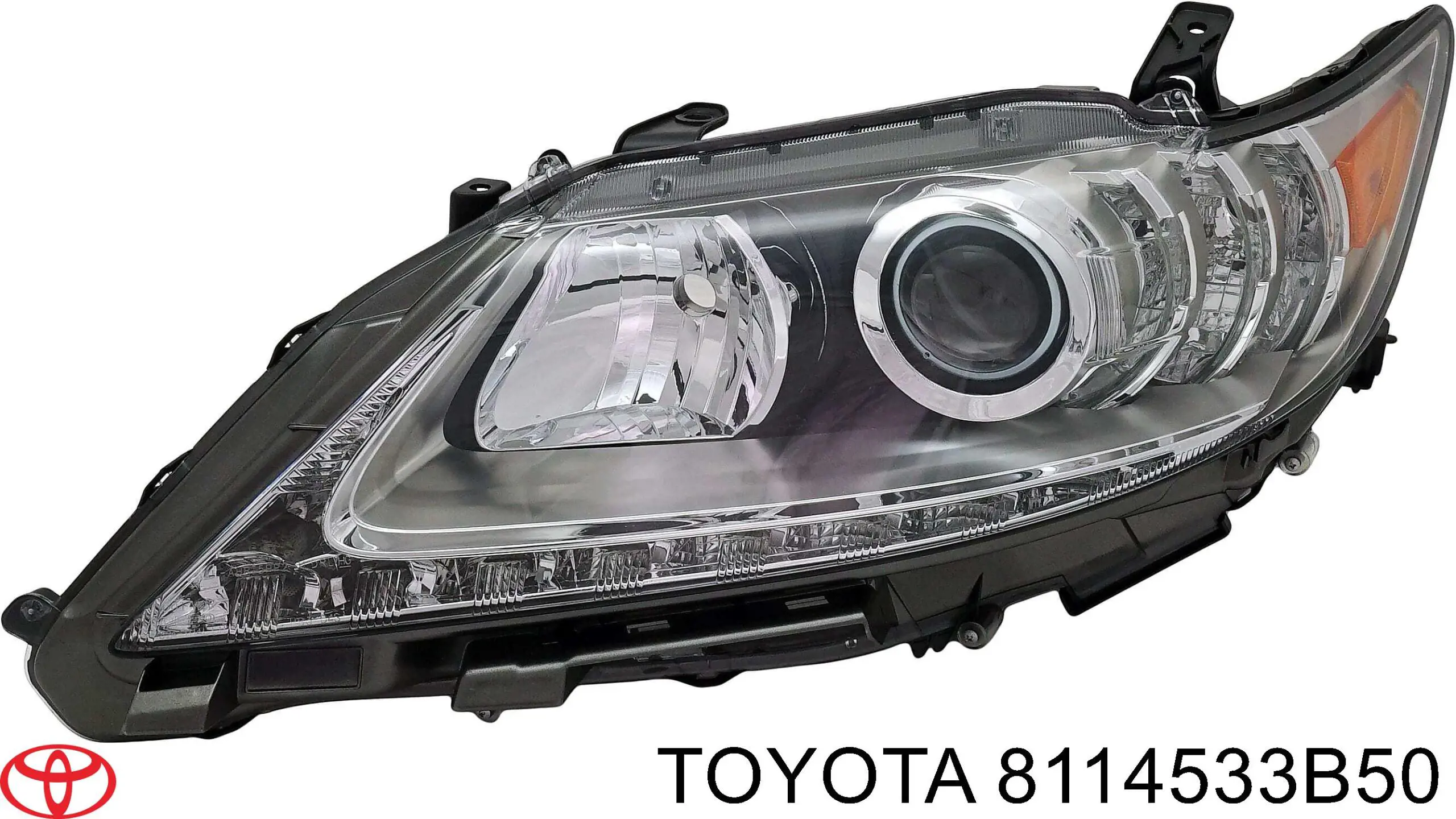 8114533B50 Toyota фара правая
