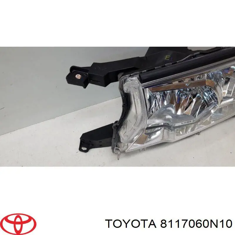 8117060N10 Toyota Фара