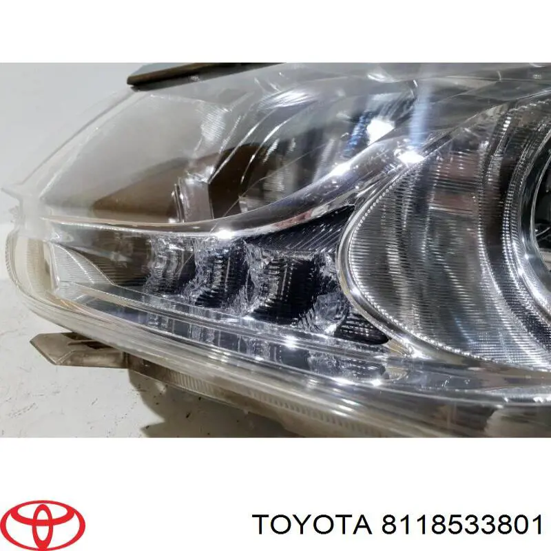Левая фара 8118533801 Toyota