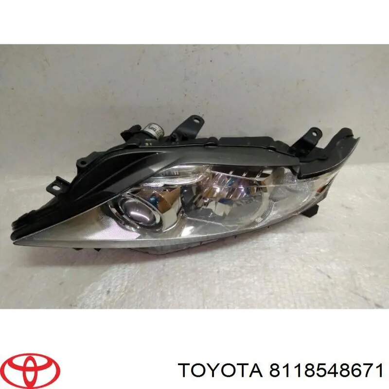 Левая фара 8118548671 Toyota