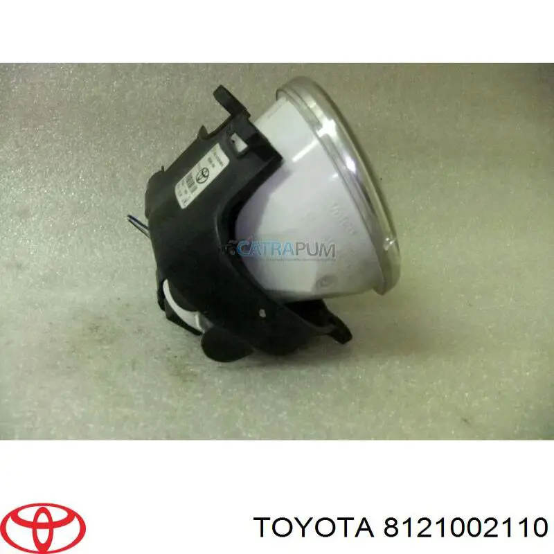 Фара противотуманная правая Toyota 8121002110