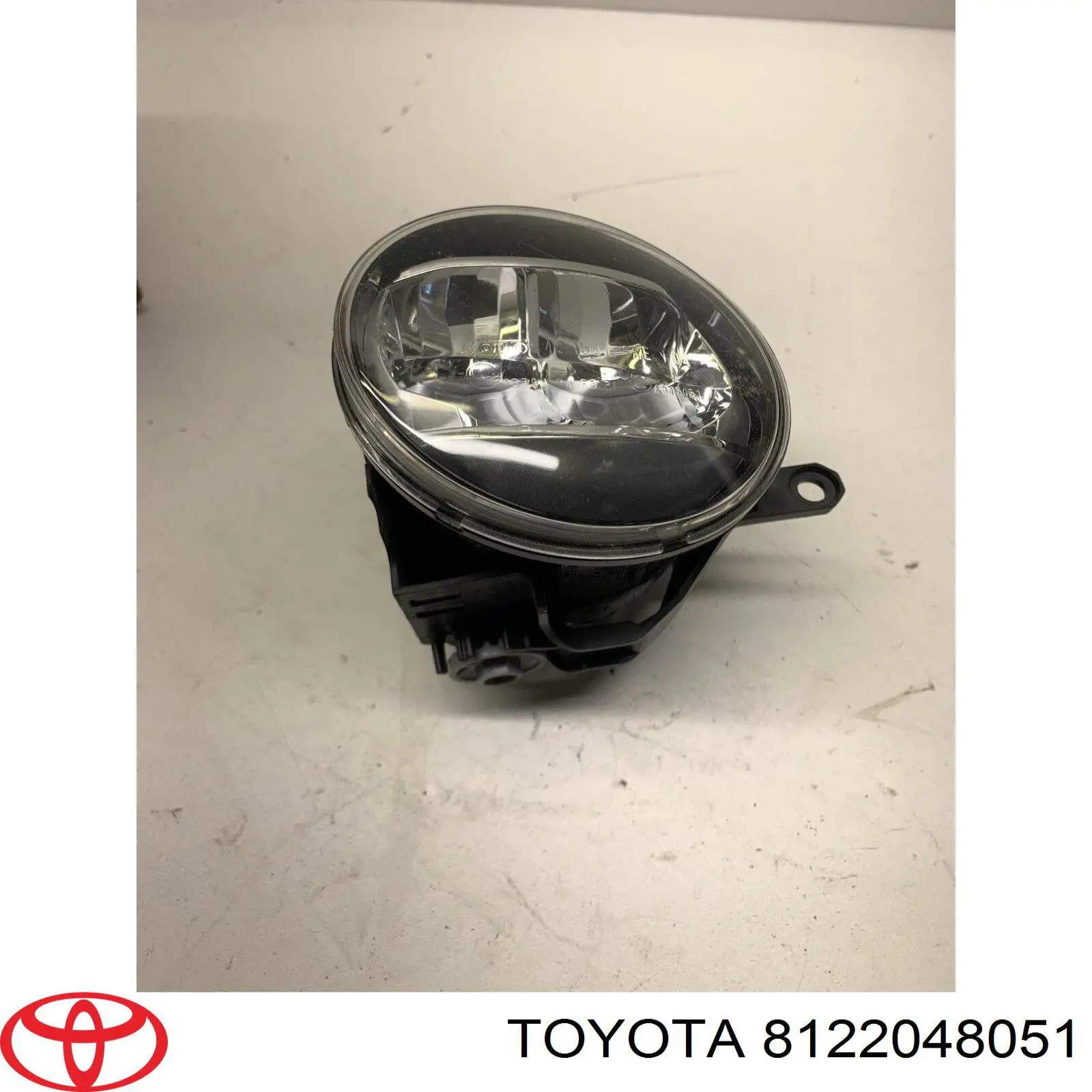 Купить 8122048051 Toyota Противотуманка левая