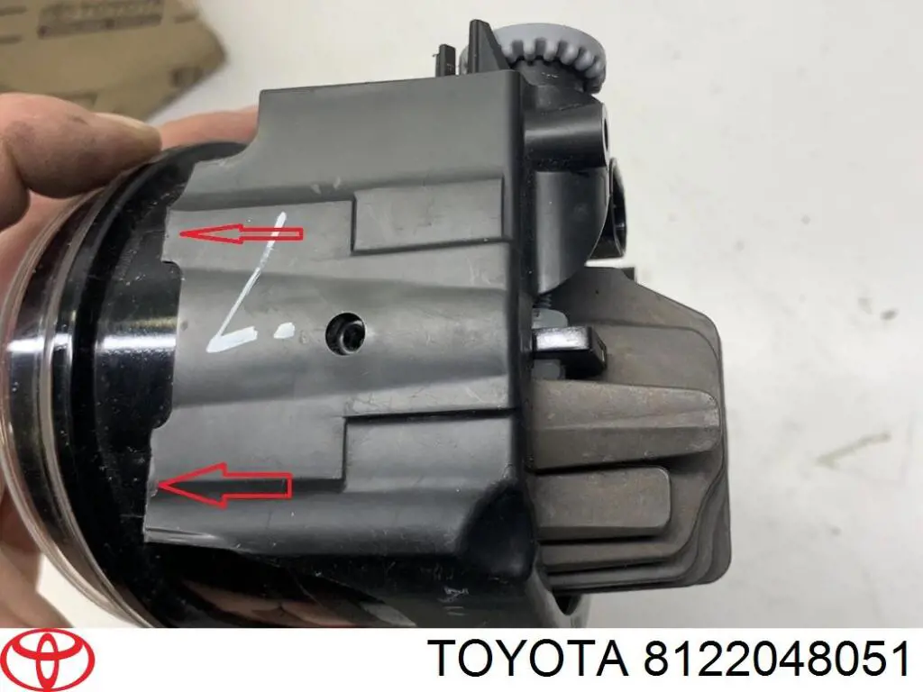 8122048051 Toyota Противотуманная фара левая