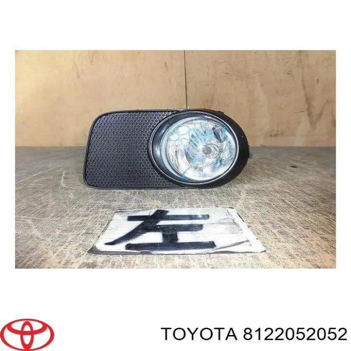 Левая противотуманная фара Toyota 8122152052