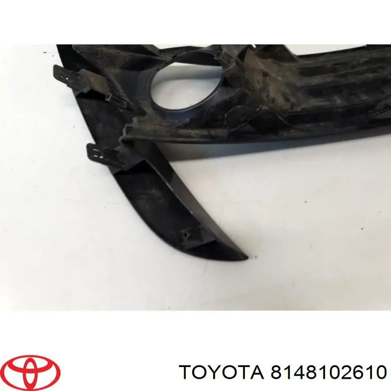 8148102610 Toyota Заглушка ПТФ бампера переднего правая