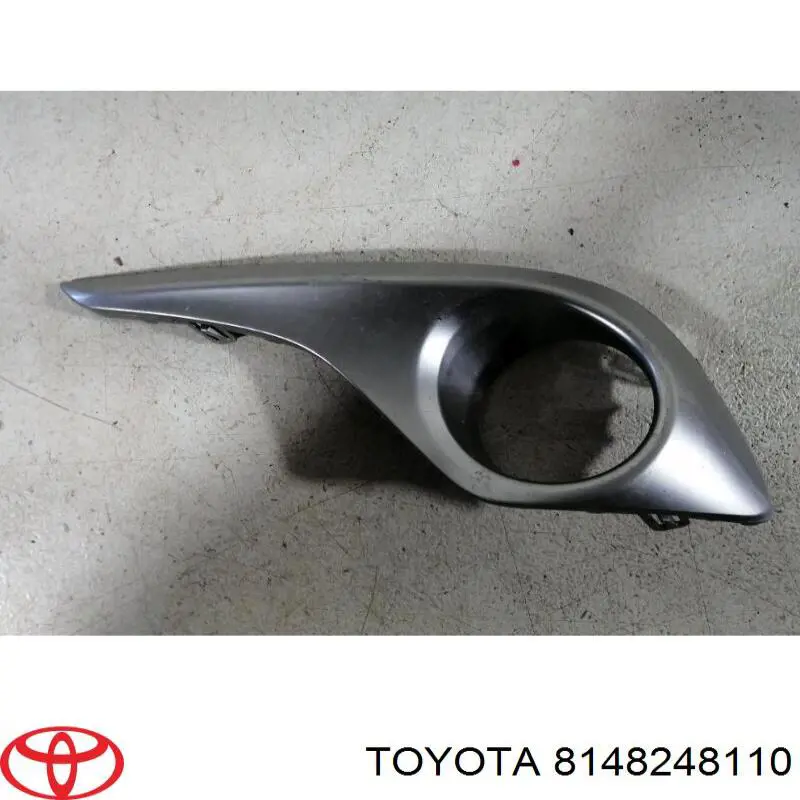 Ободок (окантовка) фары противотуманной левой 8148248110 Toyota