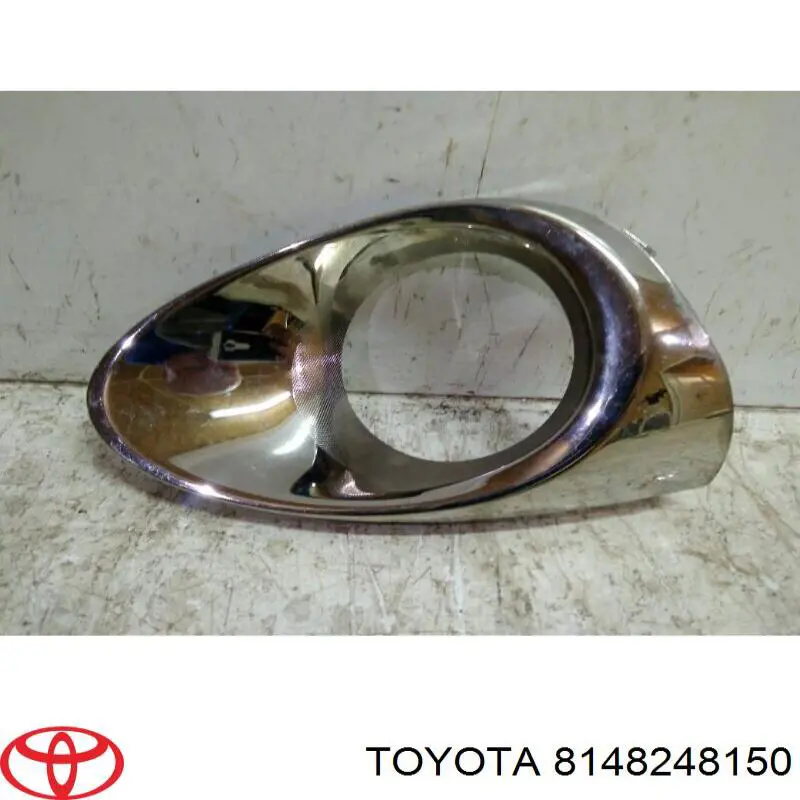 Ободок (окантовка) фары противотуманной левой Toyota 8148248150