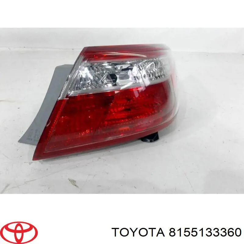 8155133360 Toyota фонарь задний правый внешний