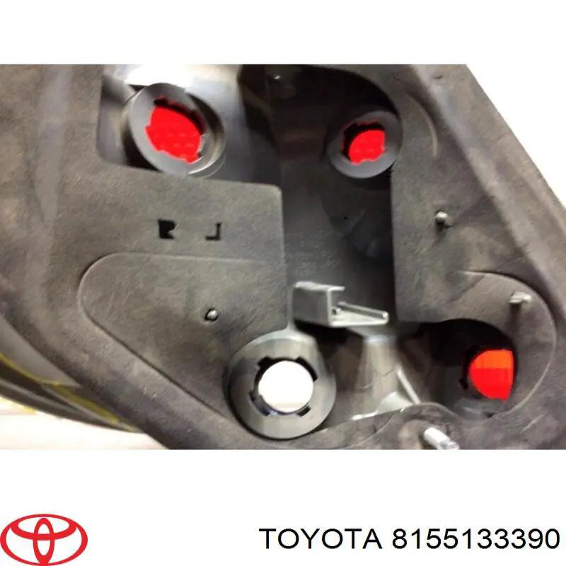 Фонарь задний правый Toyota 815518Y004 цена, от 314.28 USD