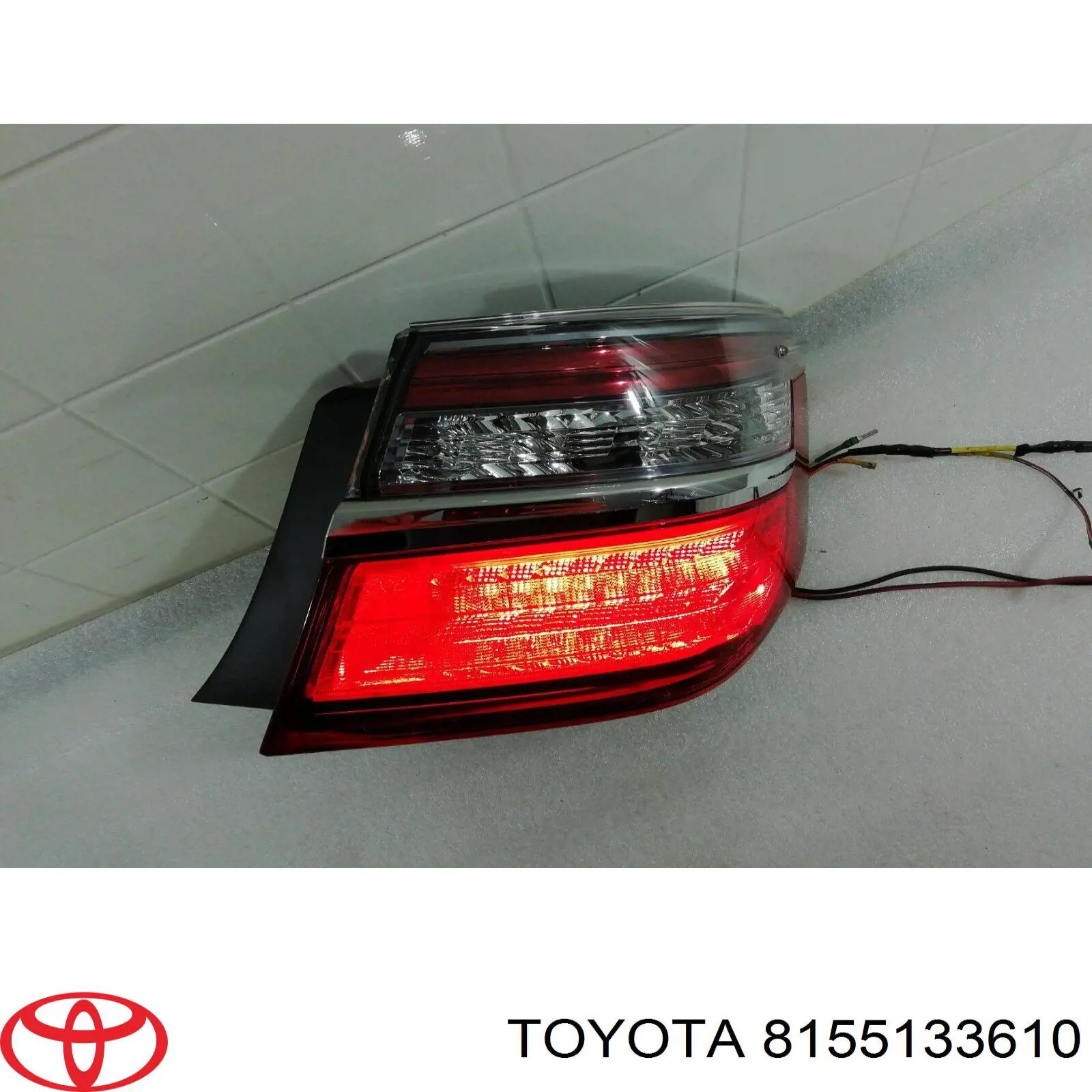 8155133611 Toyota lanterna traseira direita externa