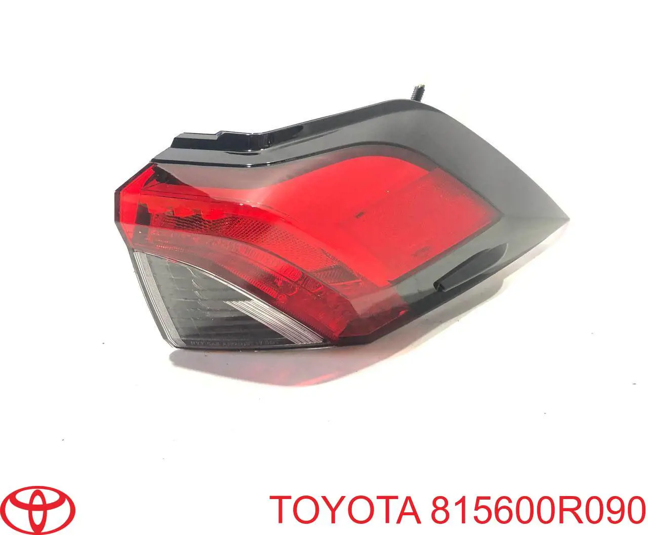 815600R090 Toyota lanterna traseira esquerda externa