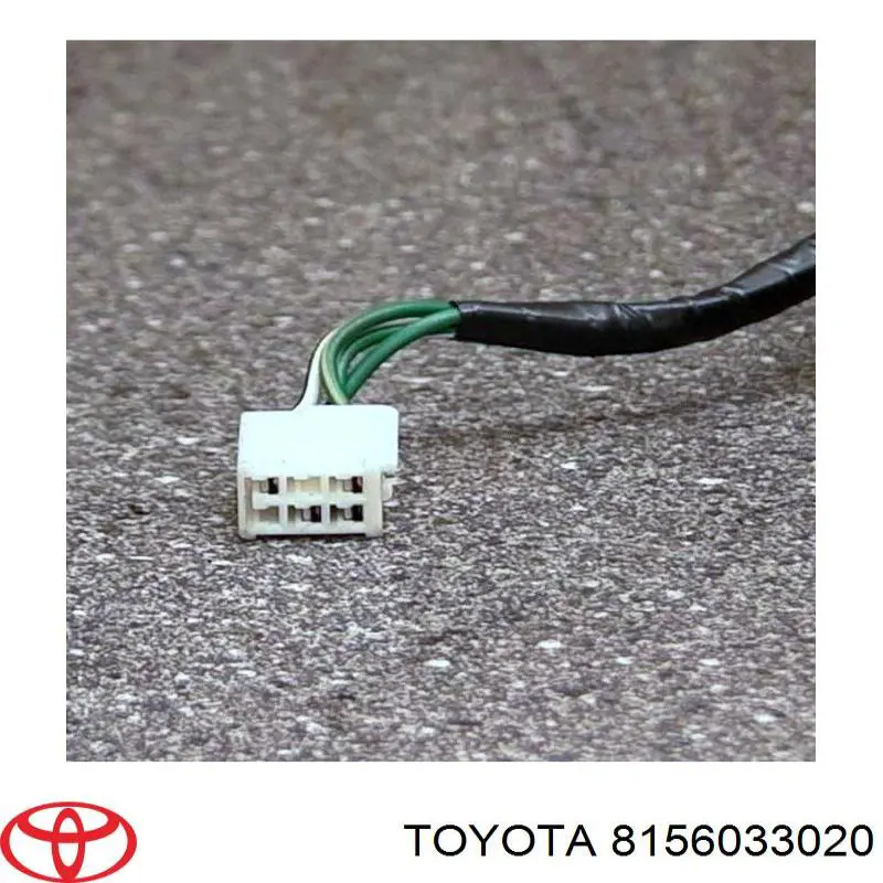 Фонарь задний левый Toyota Camry 3