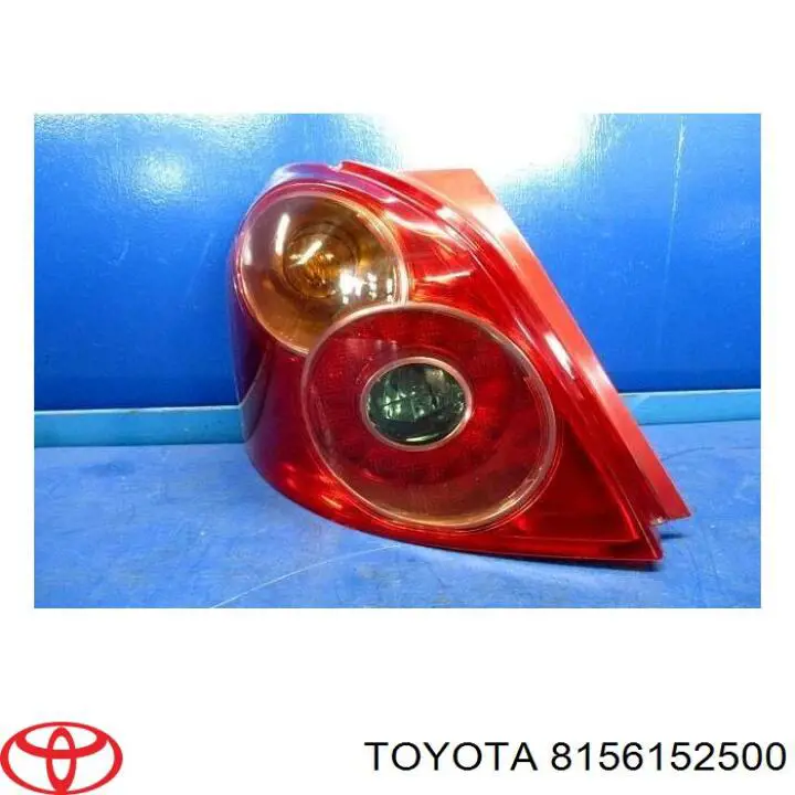 8156152500 Toyota lanterna traseira esquerda