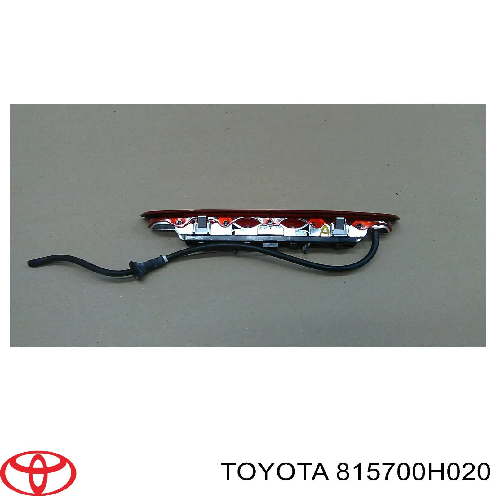 815700H020 Toyota sinal de parada traseiro adicional