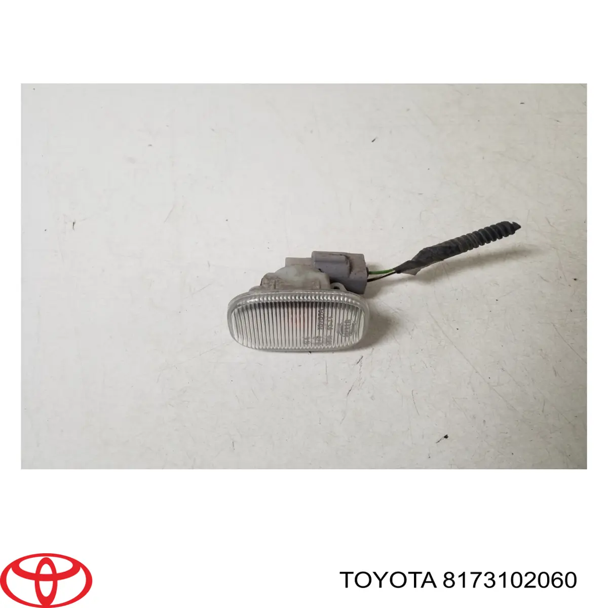 Повторитель поворота в крыло Toyota 8173102060 цена, от 3.84 USD
