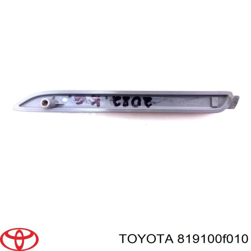 Правый катафот заднего бампера 819100F010 Toyota