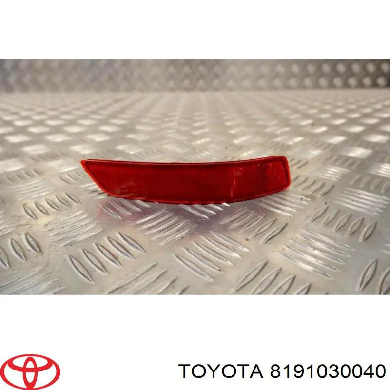 8191030040 Toyota retrorrefletor (refletor do pára-choque traseiro direito)