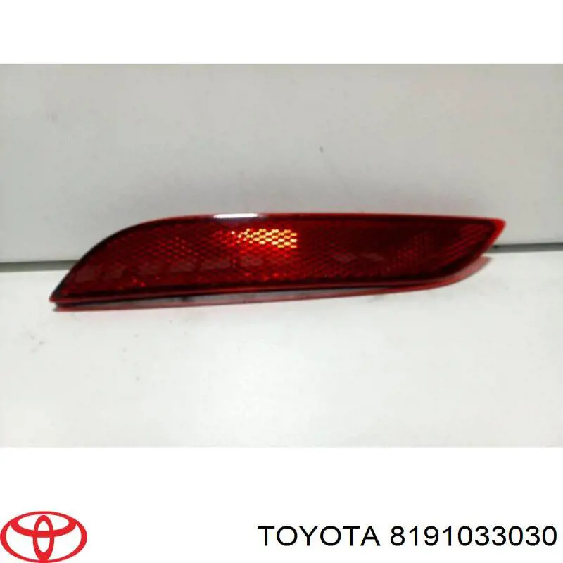 8191033030 Toyota retrorrefletor (refletor do pára-choque traseiro direito)