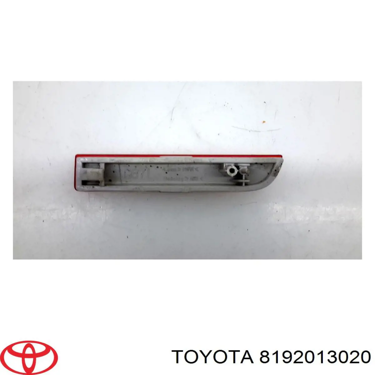 Катафот (отражатель) заднего бампера левый на Toyota Avensis T27