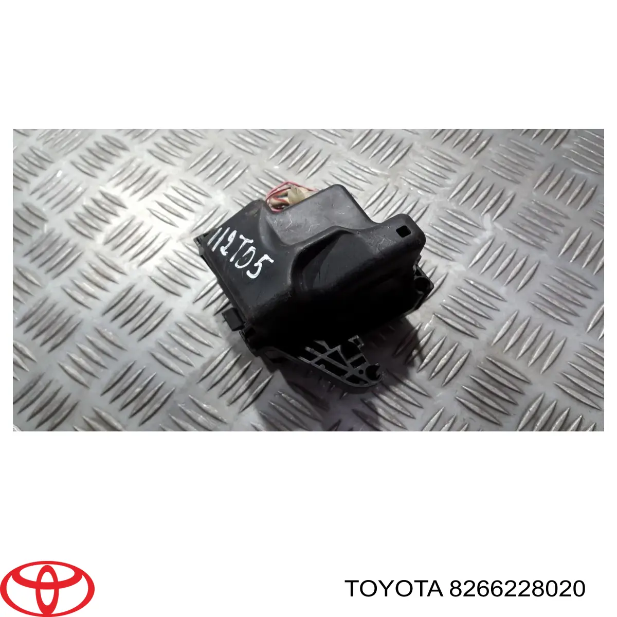  8266228020 Toyota